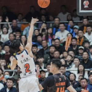 徐杰：困难时期要勇于站出来说话，而不是把球撇出去躲在一边