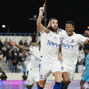 辉达-C罗罢赛都怪本泽马 新月首秀就戴帽3分领跑沙特超 创造两大纪录|克里斯蒂亚诺·罗纳尔多|利雅得|利雅得新月|马尔科姆|利雅得胜利_新浪新闻