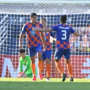 广州小将七寸被对手抓住 4粒丢球因高空防守不足