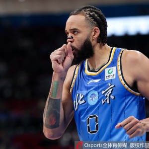 Yaoshi-看起来球商很高！麦基半场2中1拿到2分3板1助 数据体现不了作用